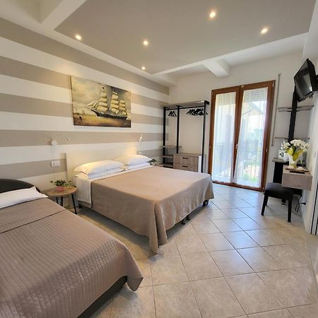 Hotel Villa Fulgida Cattolica Exterior foto