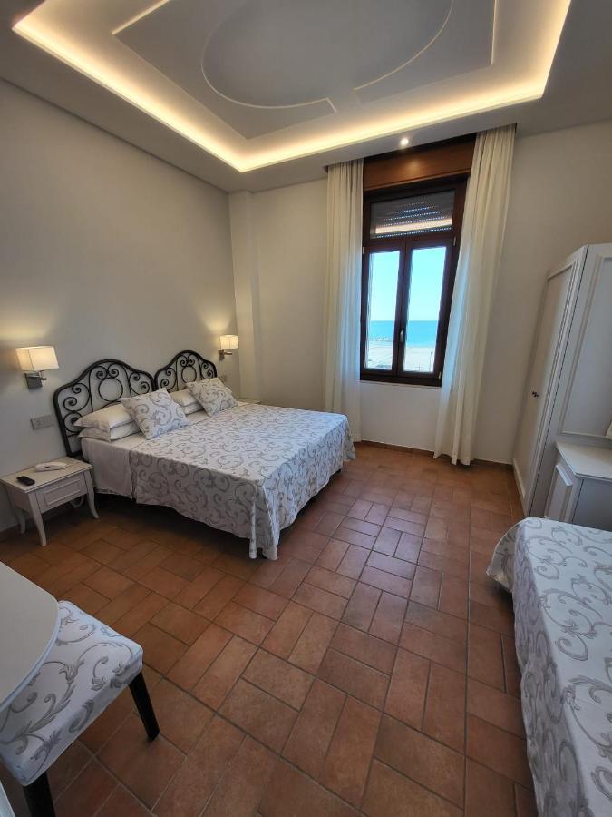 Hotel Villa Fulgida Cattolica Exterior foto