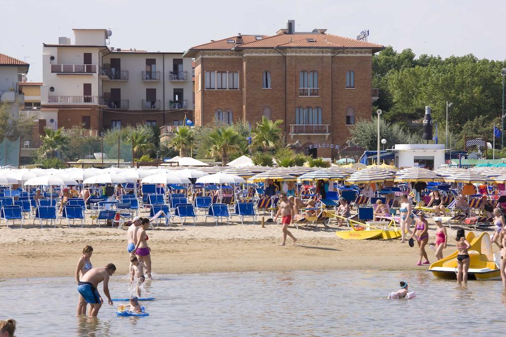 Hotel Villa Fulgida Cattolica Exterior foto