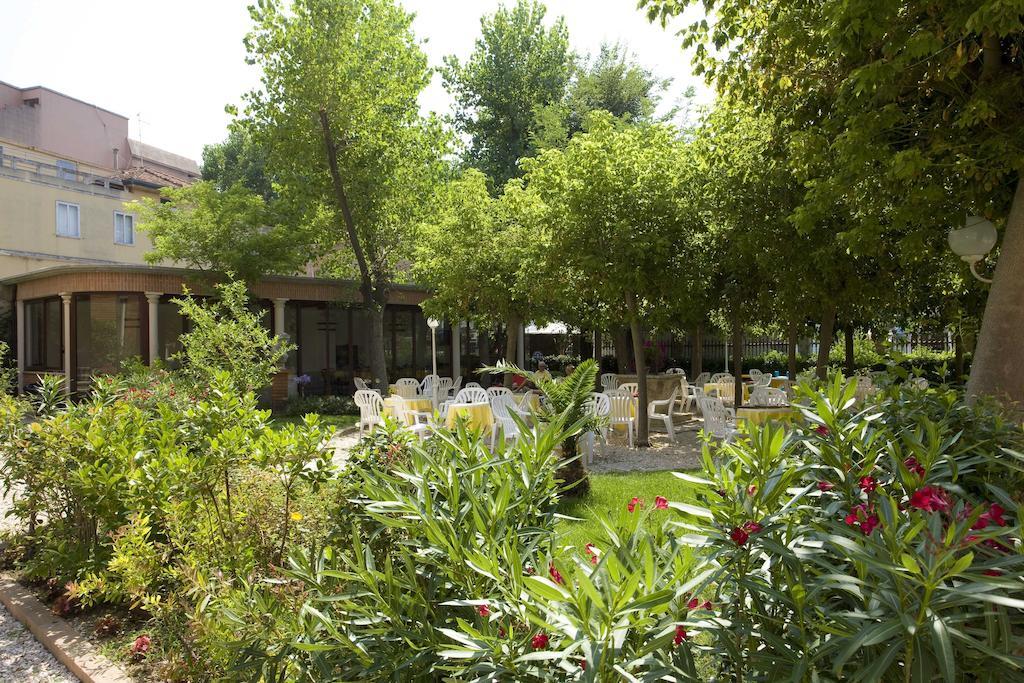 Hotel Villa Fulgida Cattolica Exterior foto