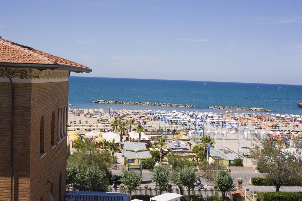 Hotel Villa Fulgida Cattolica Exterior foto