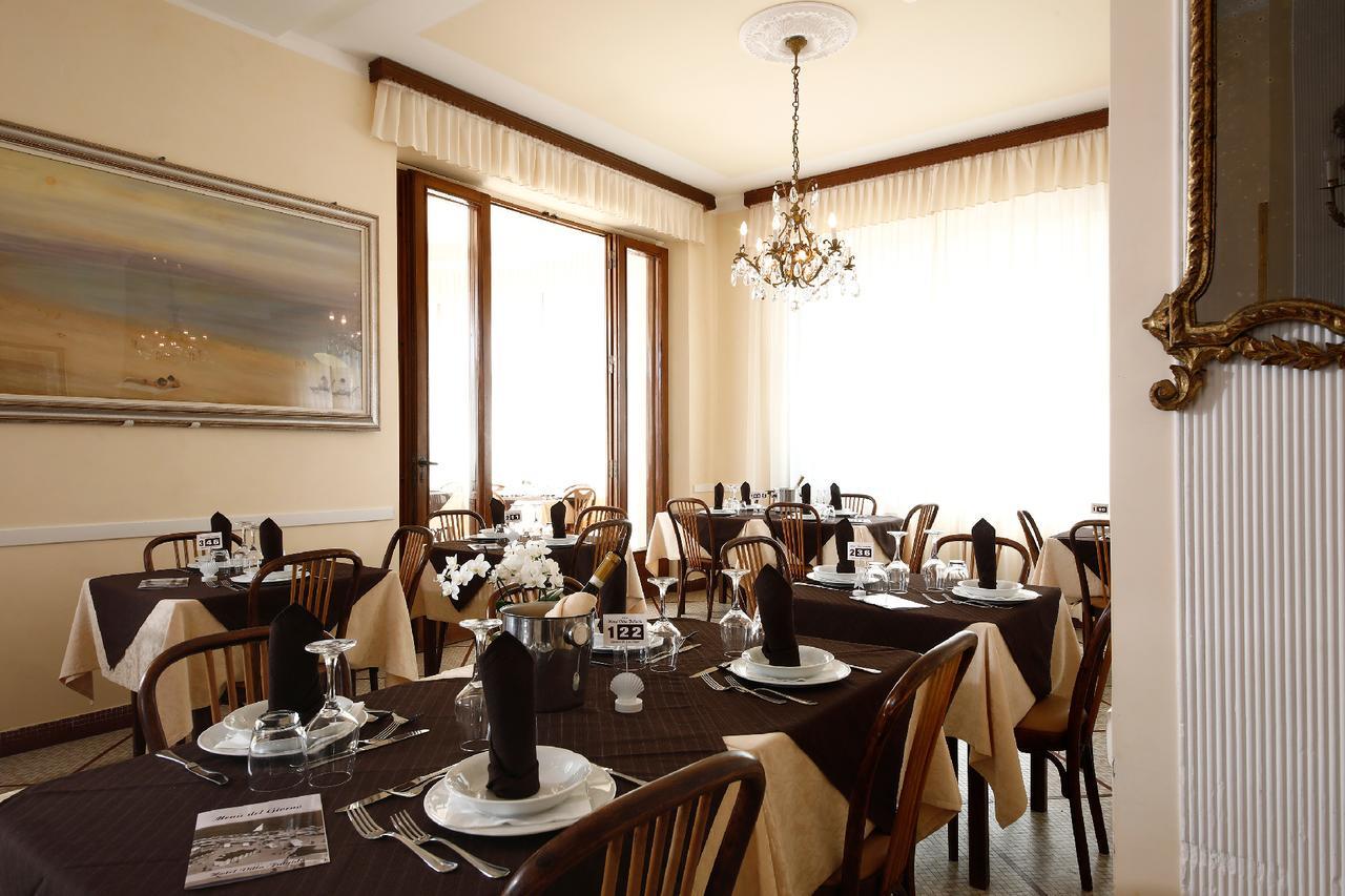 Hotel Villa Fulgida Cattolica Exterior foto